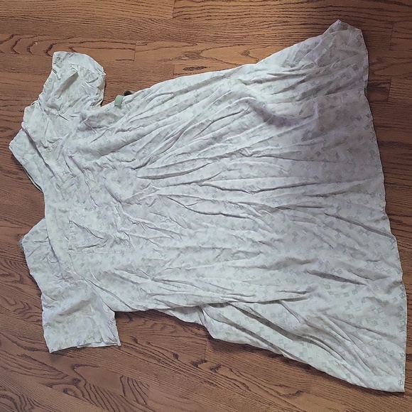 Lot Of 4 Medline Patient medical gowns 3/4 sleeve Shoulder snaps tie back blend - Picture 2 of 5